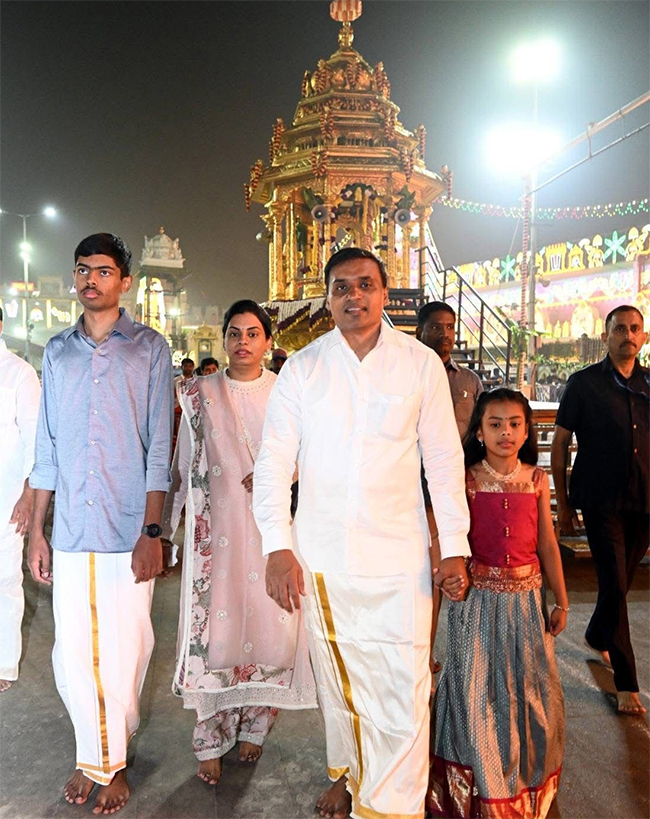 Mukkoti Ekadashi 2025 : Celebrities Visit To Tirumala Photos22