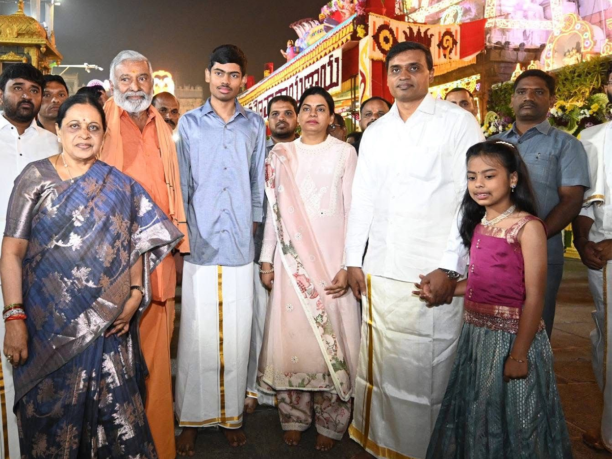 Mukkoti Ekadashi 2025 : Celebrities Visit To Tirumala Photos23