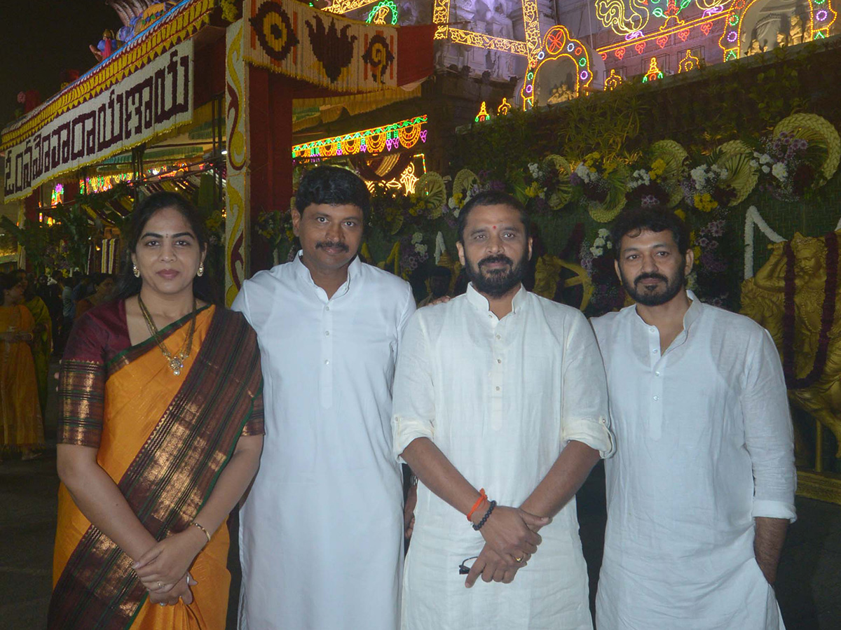 Vaikuntha Ekadashi 2025 : Huge Devotees Rush At Tirumala Photos12