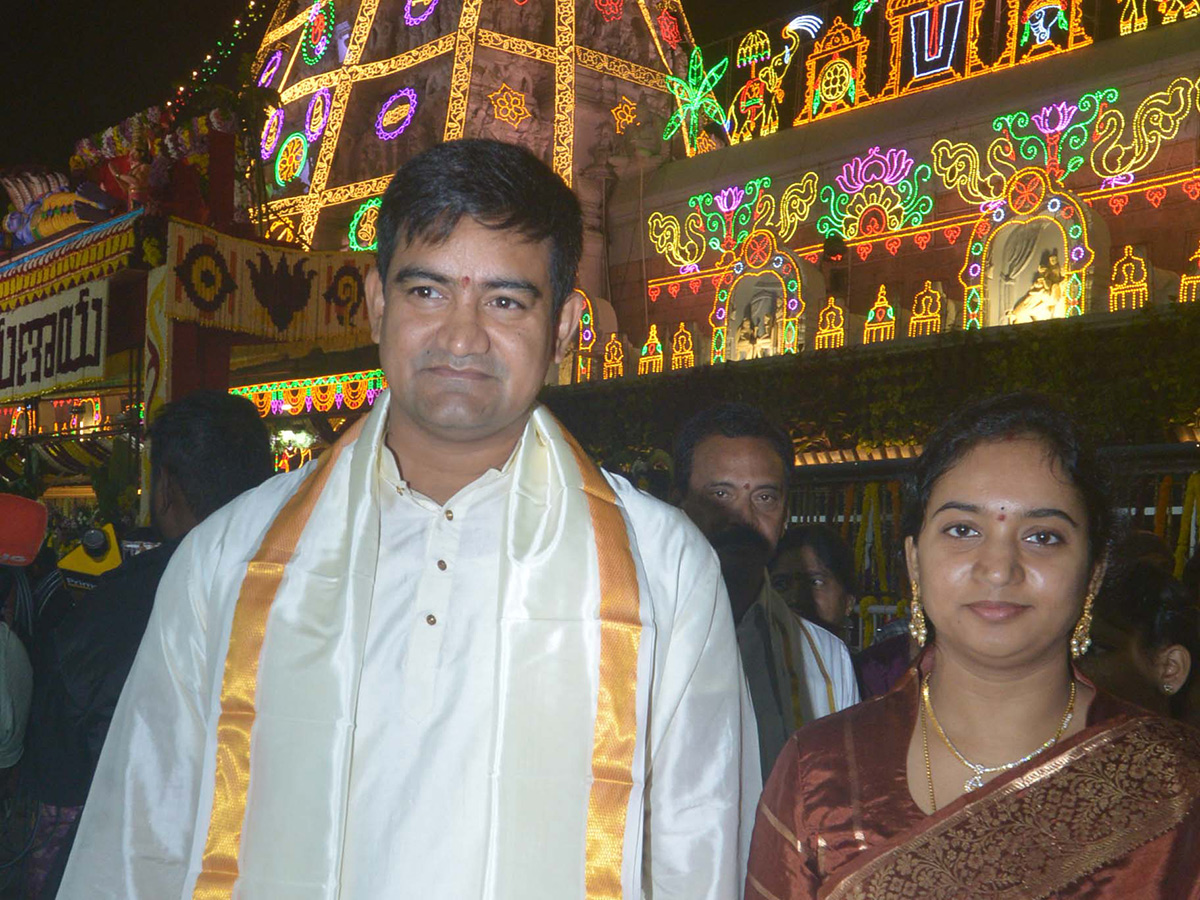 Vaikuntha Ekadashi 2025 : Huge Devotees Rush At Tirumala Photos15