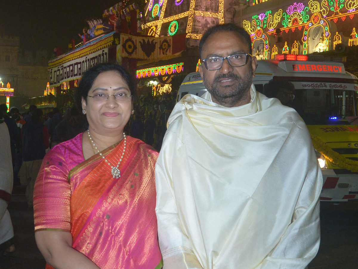 Vaikuntha Ekadashi 2025 : Huge Devotees Rush At Tirumala Photos17