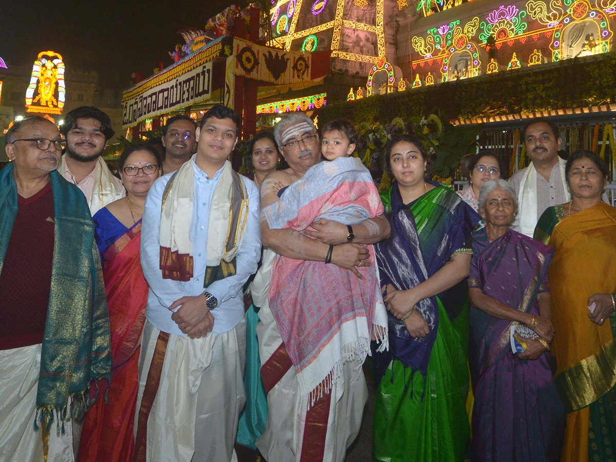 Vaikuntha Ekadashi 2025 : Huge Devotees Rush At Tirumala Photos18