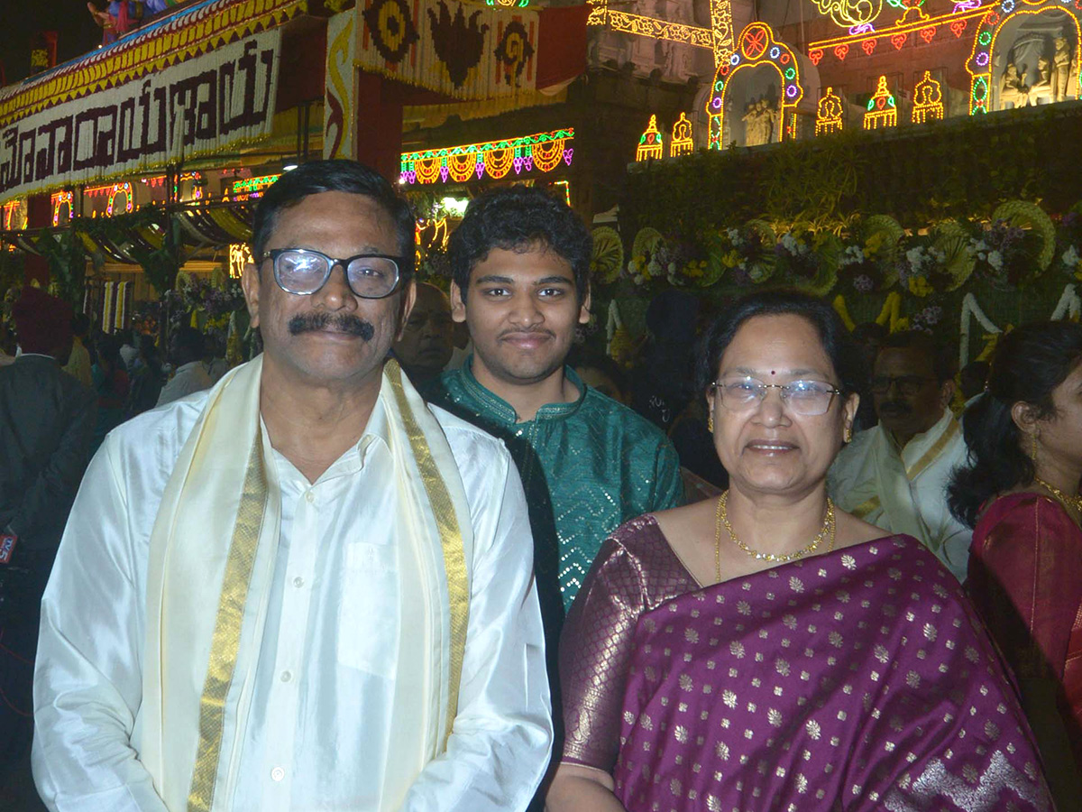 Vaikuntha Ekadashi 2025 : Huge Devotees Rush At Tirumala Photos21