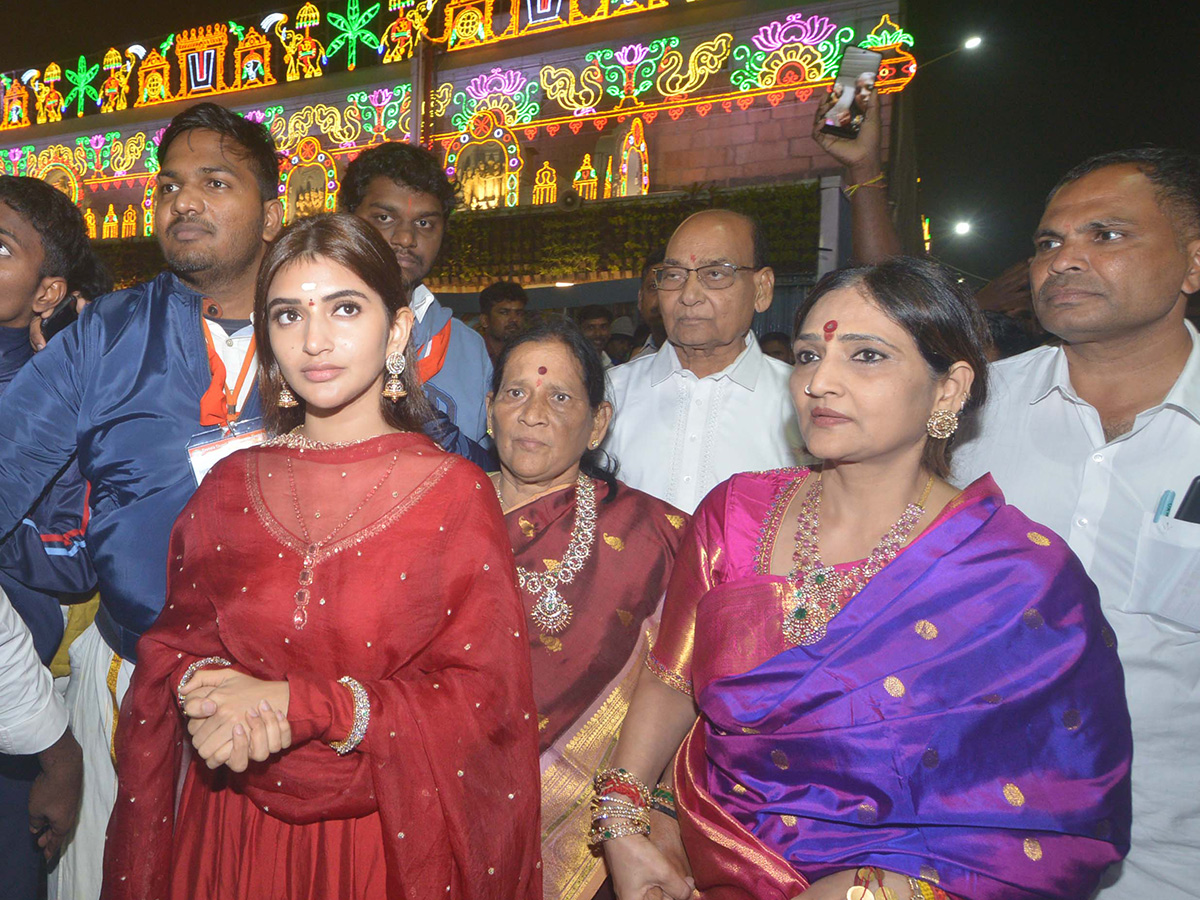 Vaikuntha Ekadashi 2025 : Huge Devotees Rush At Tirumala Photos25