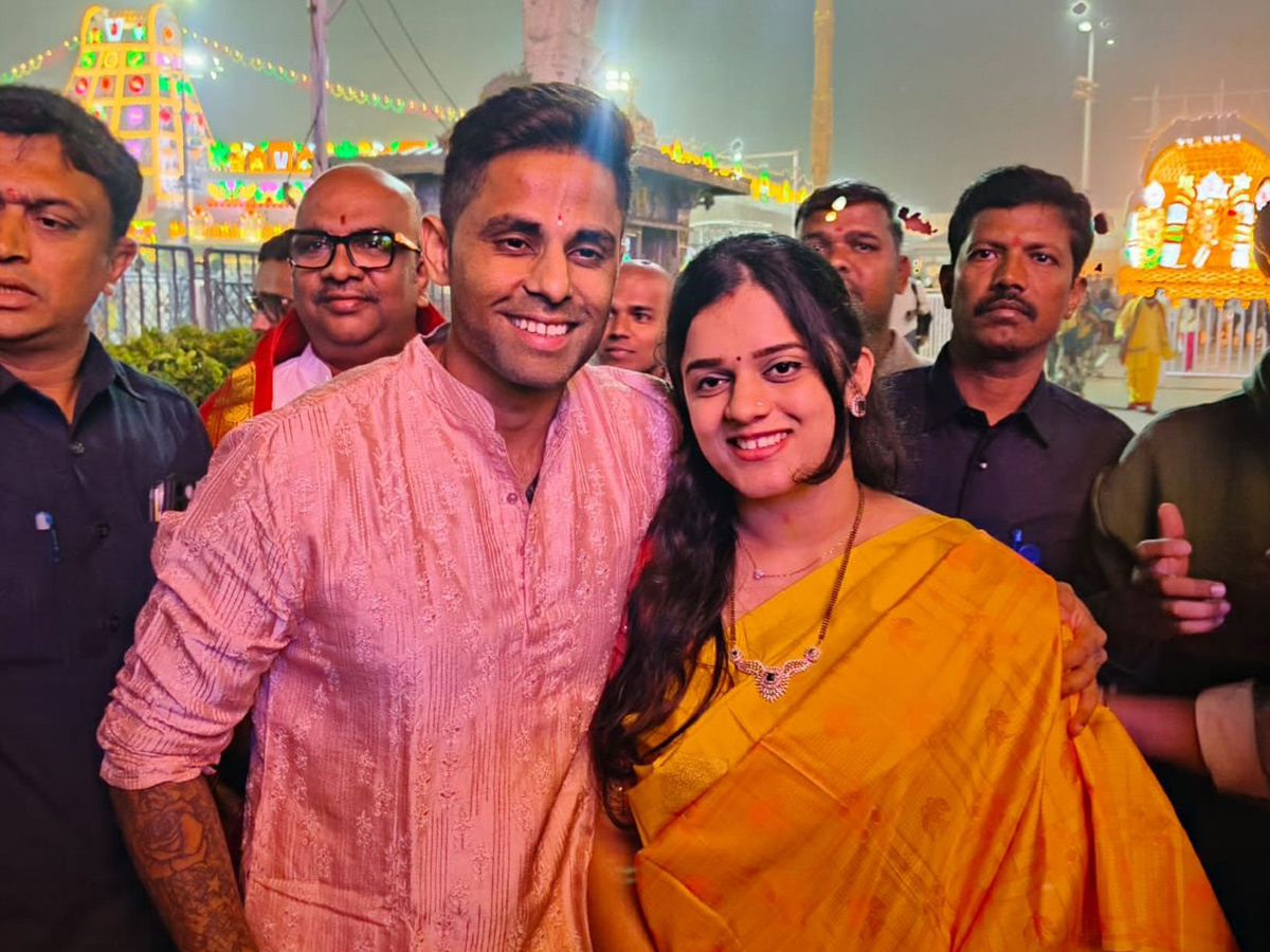 Vaikuntha Ekadashi 2025 : Huge Devotees Rush At Tirumala Photos3