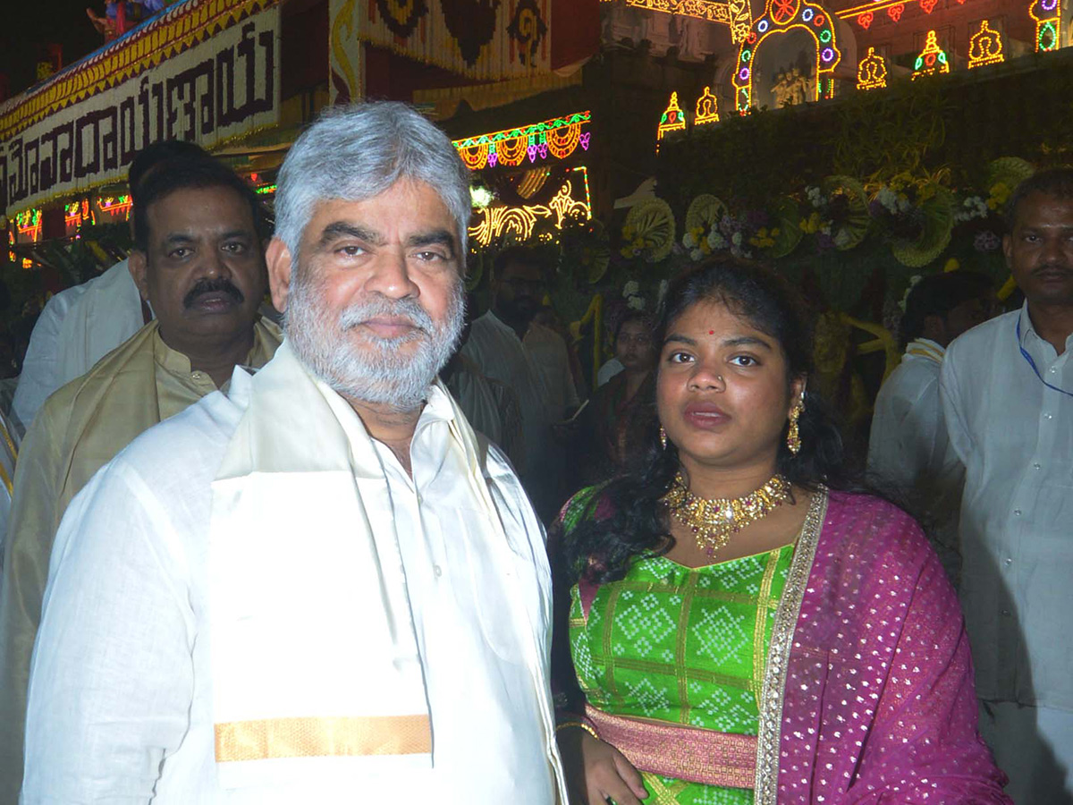 Vaikuntha Ekadashi 2025 : Huge Devotees Rush At Tirumala Photos6