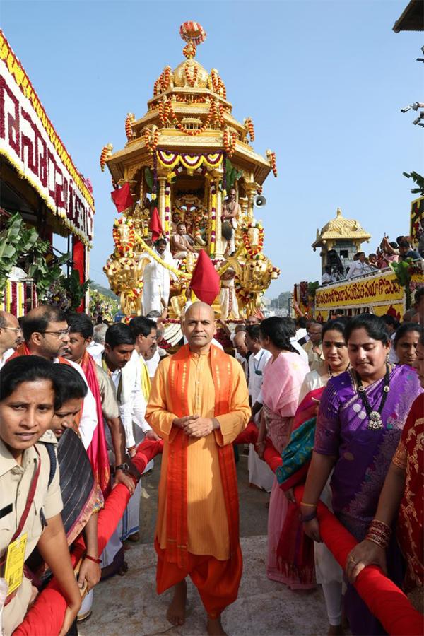 Vaikuntha Ekadashi 2025 : Swarna Ratham Procession At Tirumala10