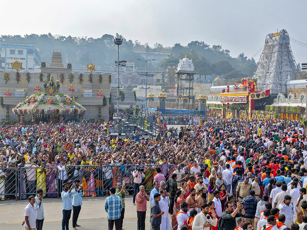 Vaikuntha Ekadashi 2025 : Swarna Ratham Procession At Tirumala11