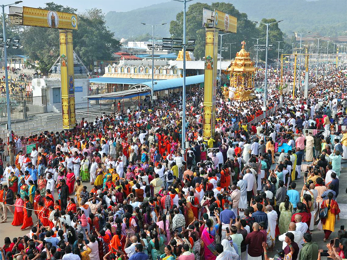 Vaikuntha Ekadashi 2025 : Swarna Ratham Procession At Tirumala12