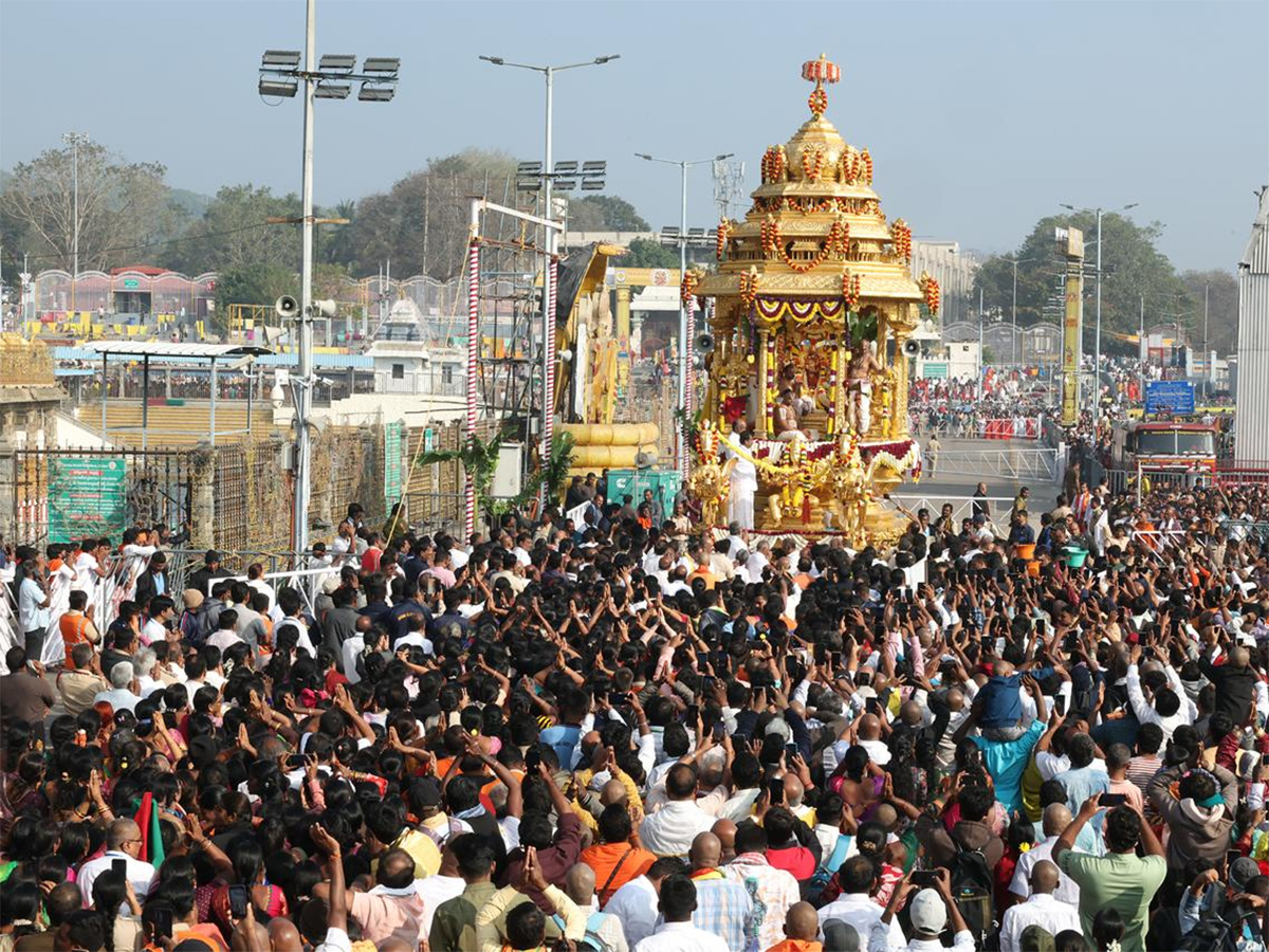 Vaikuntha Ekadashi 2025 : Swarna Ratham Procession At Tirumala13