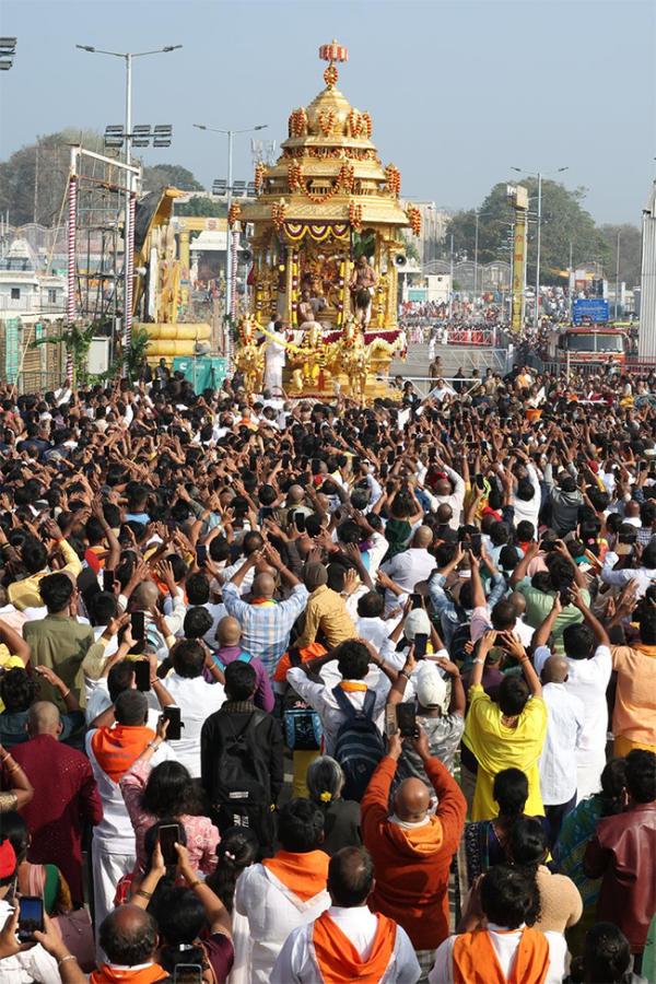 Vaikuntha Ekadashi 2025 : Swarna Ratham Procession At Tirumala4