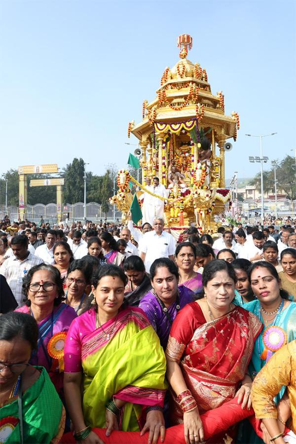 Vaikuntha Ekadashi 2025 : Swarna Ratham Procession At Tirumala7