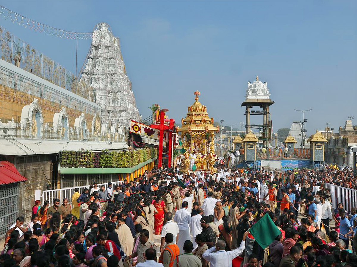 Vaikuntha Ekadashi 2025 : Swarna Ratham Procession At Tirumala8