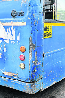 టౌన్‌ బస్సుల ఇష్టారాజ్యం 2