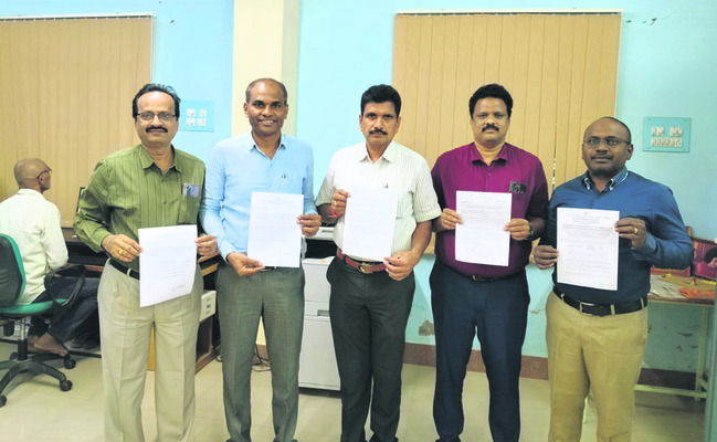 అంజన్న సేవలో కలెక్టర్‌  1