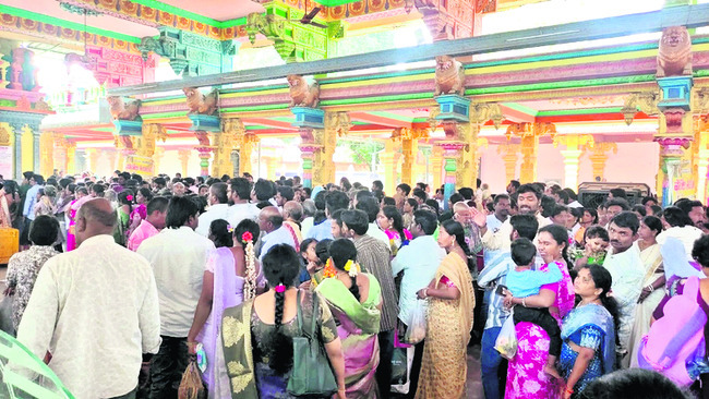 కీచక ఉపాధ్యాయుడిపై సస్పెన్షన్‌ వేటు 2