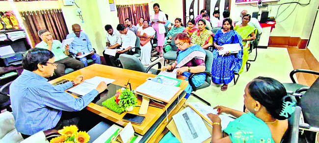 పెన్షనర్లు లైఫ్‌  సర్టిఫికెట్‌ ఇవ్వాలి 1