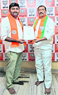 కుక్కల దాడిలో  25 గొర్రె పిల్లలు మృతి   2