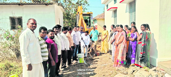 మహిళల సౌకర్యార్థం మరుగుదొడ్డి నిర్మాణం2