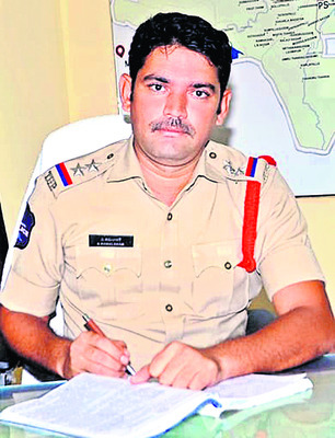 మేడారం తొలి ఎస్సైగా కమలాకర్‌2