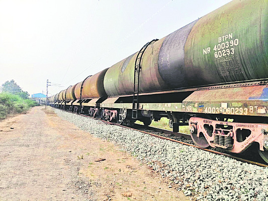 రెచ్చిపోతున్న ఆయిల్‌ దొంగలు 1