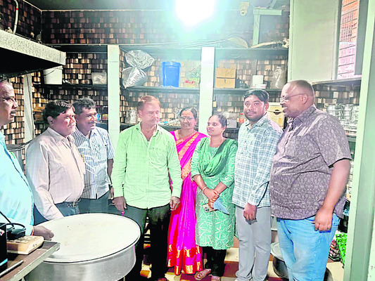 ఫుడ్‌సేఫ్టీ అధికారుల ఆకస్మిక తనిఖీలు1