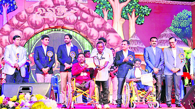 పారిశ్రామికాభివృద్ధికి ప్రభుత్వం చేయూతనివ్వాలి 2