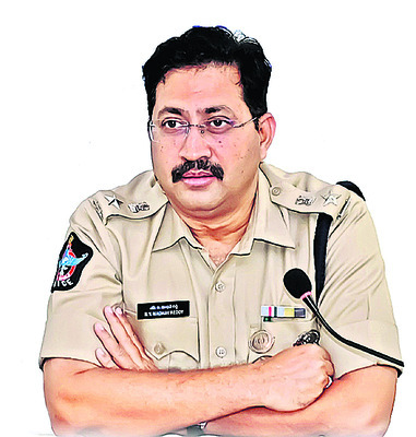 ఉపాధ్యాయుడి   అవతారమెత్తిన ఏపీఓ 1