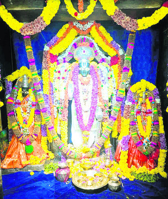 తొలి తిరుపతికి  పోటెత్తిన భక్తులు 1