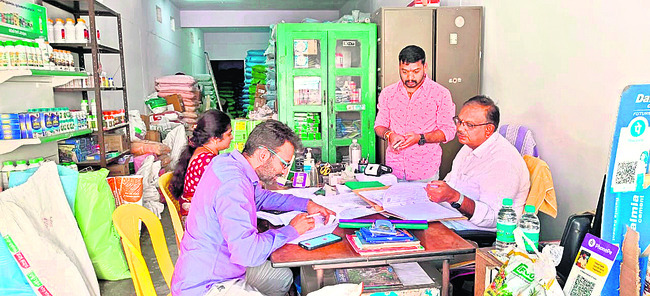 ఎరువుల దుకాణాలపై దాడులు
1