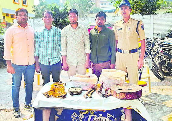 ఆటోలో పోగొట్టుకున్న బ్యాగ్‌ అప్పగింత 2