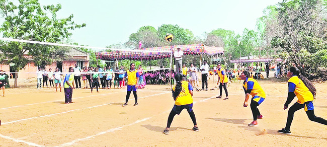 సత్తా చాటిన ఈతముక్కల విద్యార్థినులు1