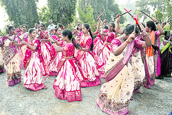 అంగరంగ వైభవంగా మెట్లోత్సవం 2