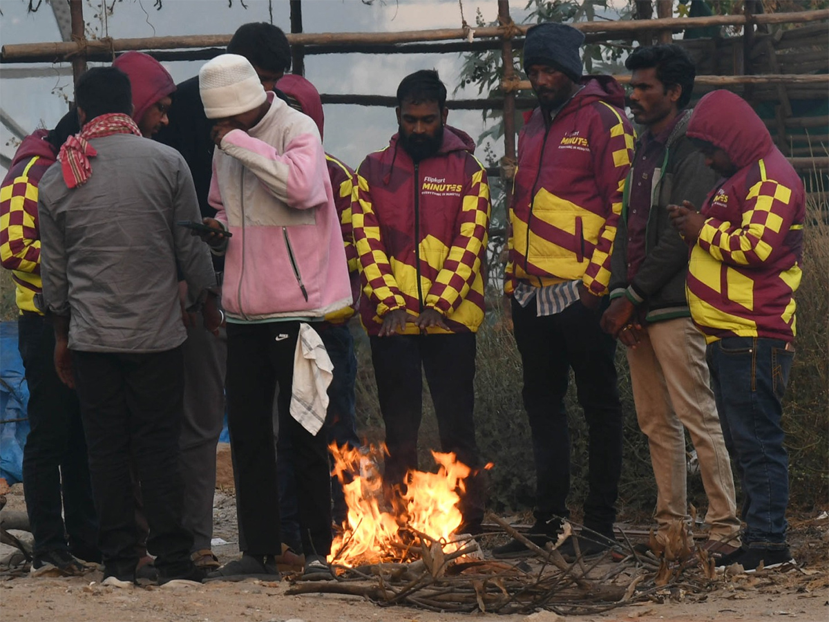 Cold Wave : Dense Fog Envelops Hyderabad Photos1