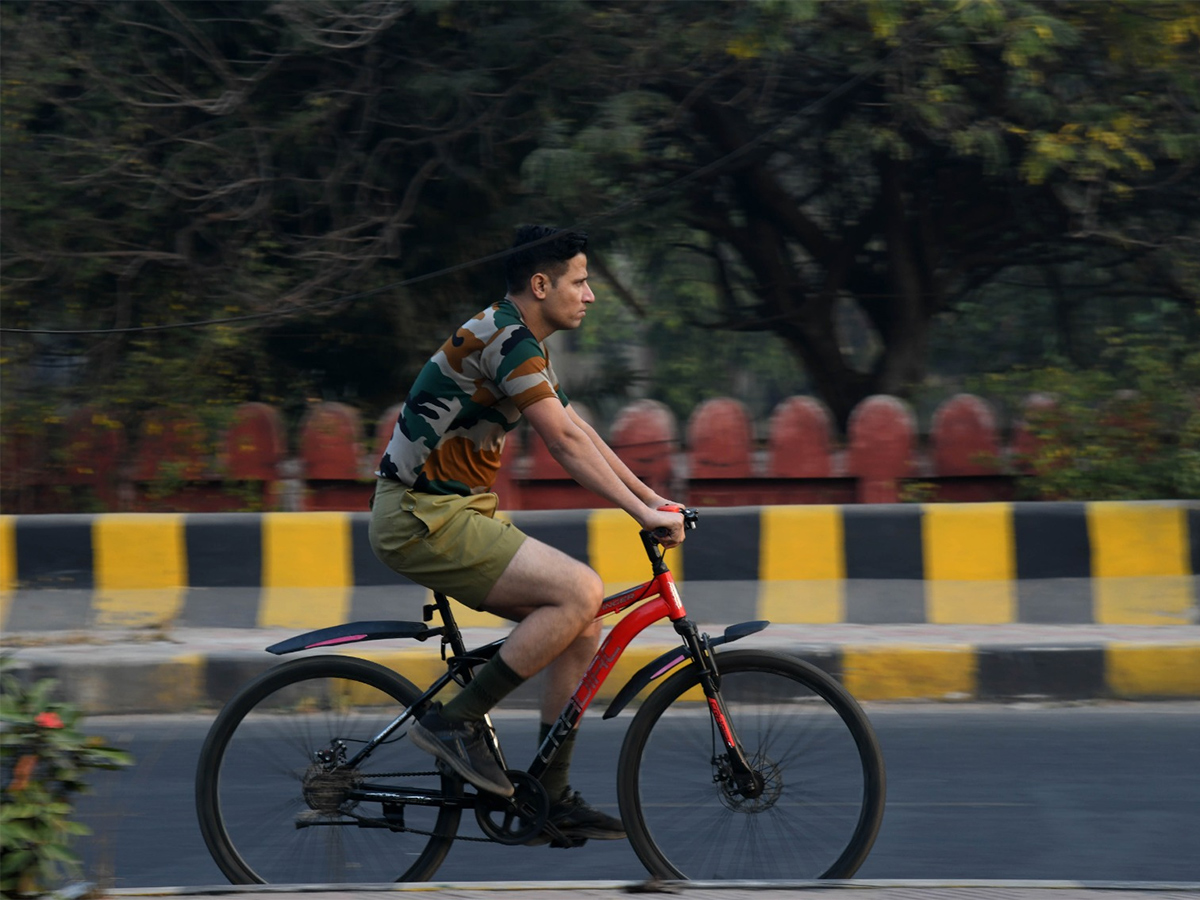 Cold Wave : Dense Fog Envelops Hyderabad Photos10