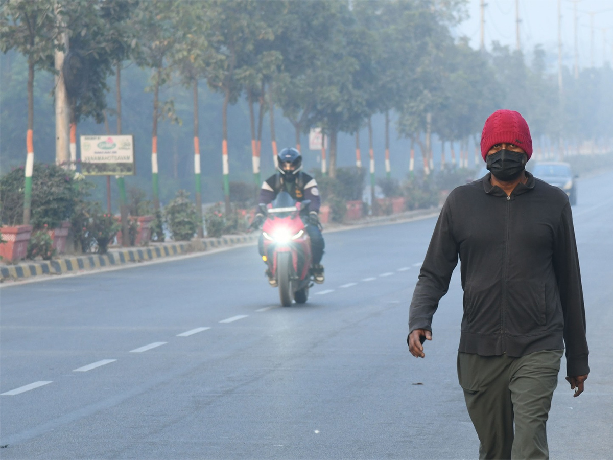 Cold Wave : Dense Fog Envelops Hyderabad Photos16