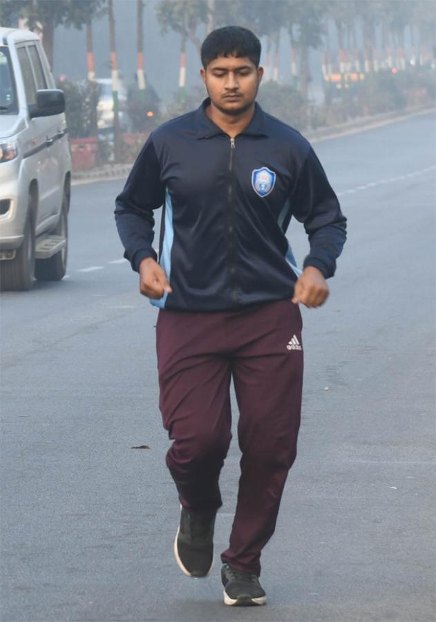 Cold Wave : Dense Fog Envelops Hyderabad Photos4