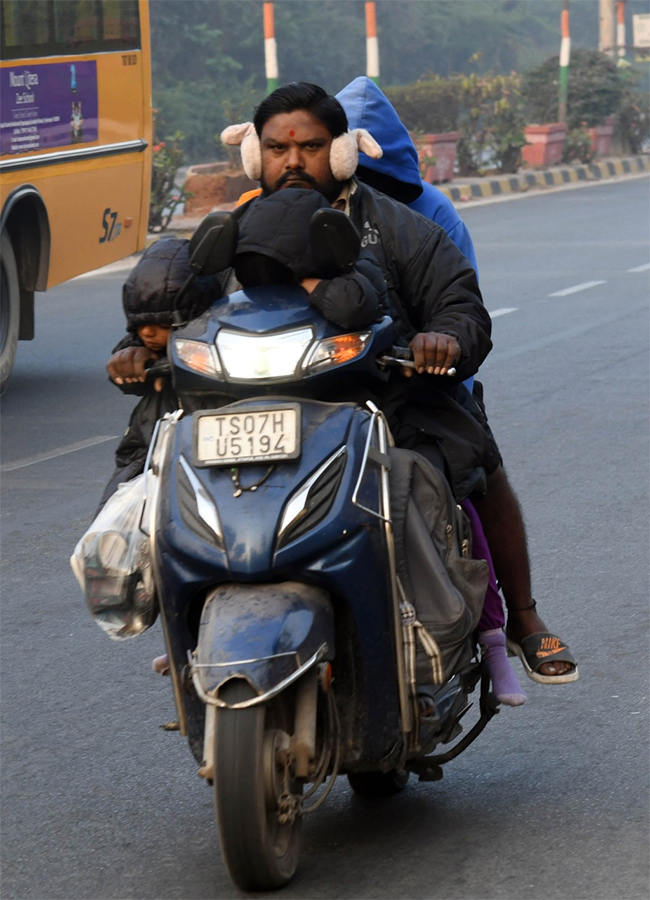 Cold Wave : Dense Fog Envelops Hyderabad Photos5