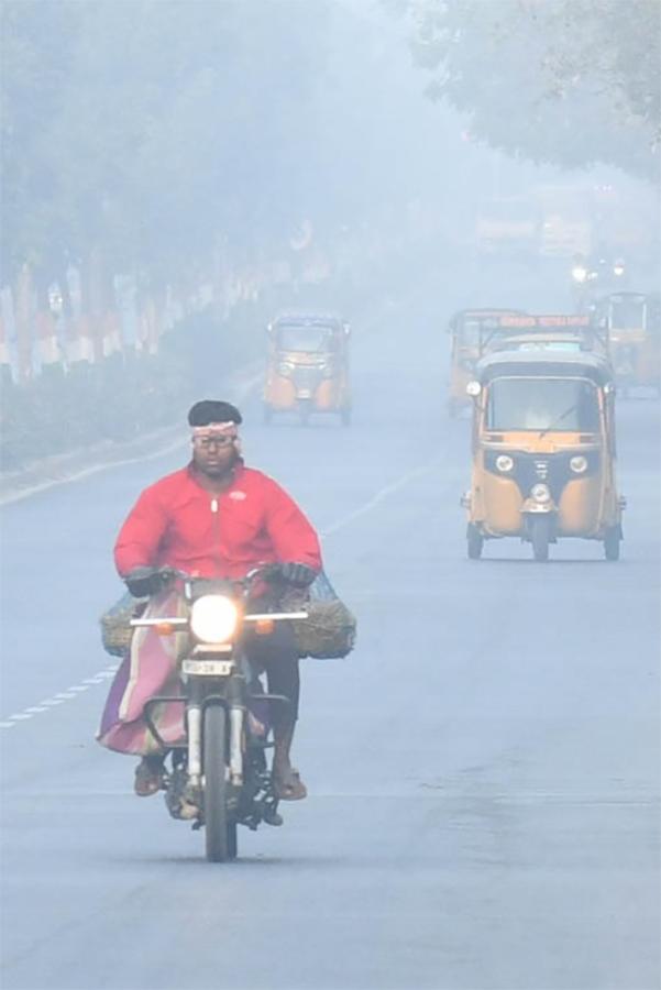 Cold Wave : Dense Fog Envelops Hyderabad Photos6