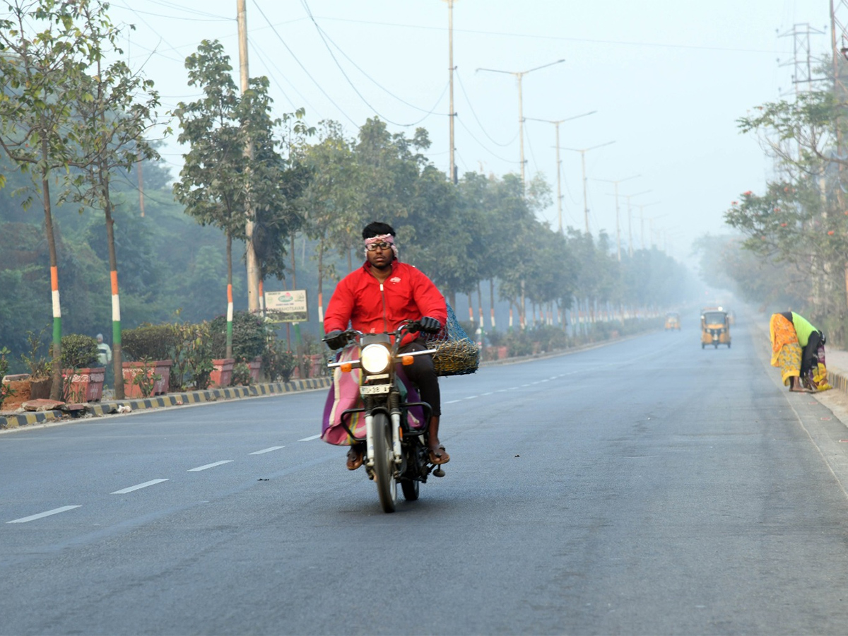 Cold Wave : Dense Fog Envelops Hyderabad Photos8