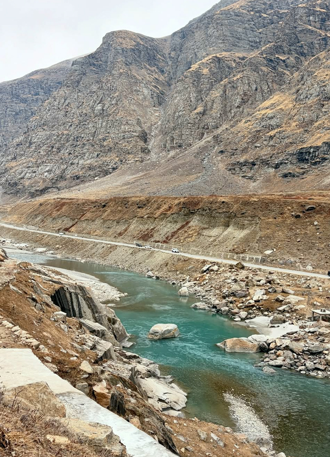 A Tollywood actress samyukthamenon is traveling in the Himalayas (photos).11