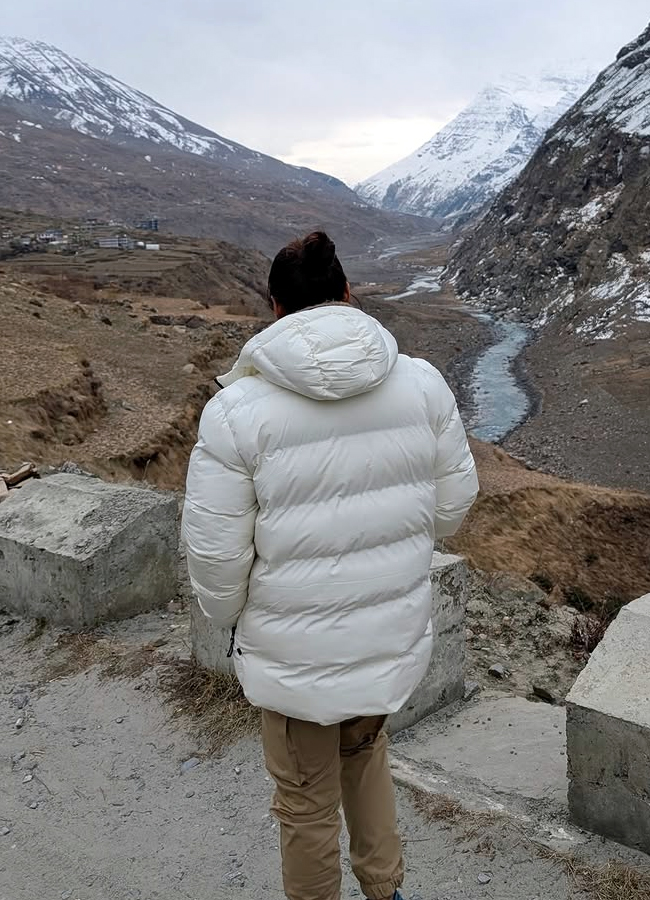A Tollywood actress samyukthamenon is traveling in the Himalayas (photos).12