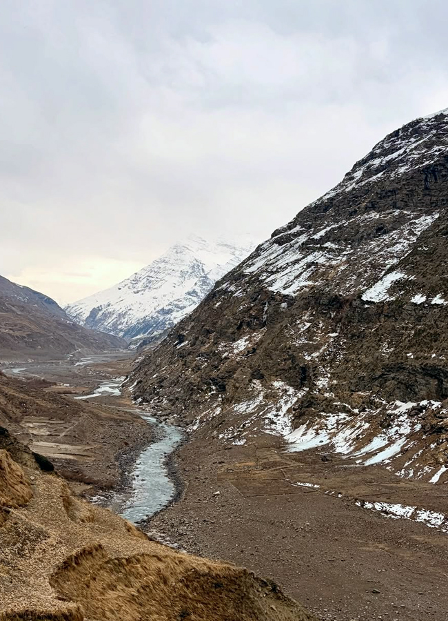 A Tollywood actress samyukthamenon is traveling in the Himalayas (photos).3