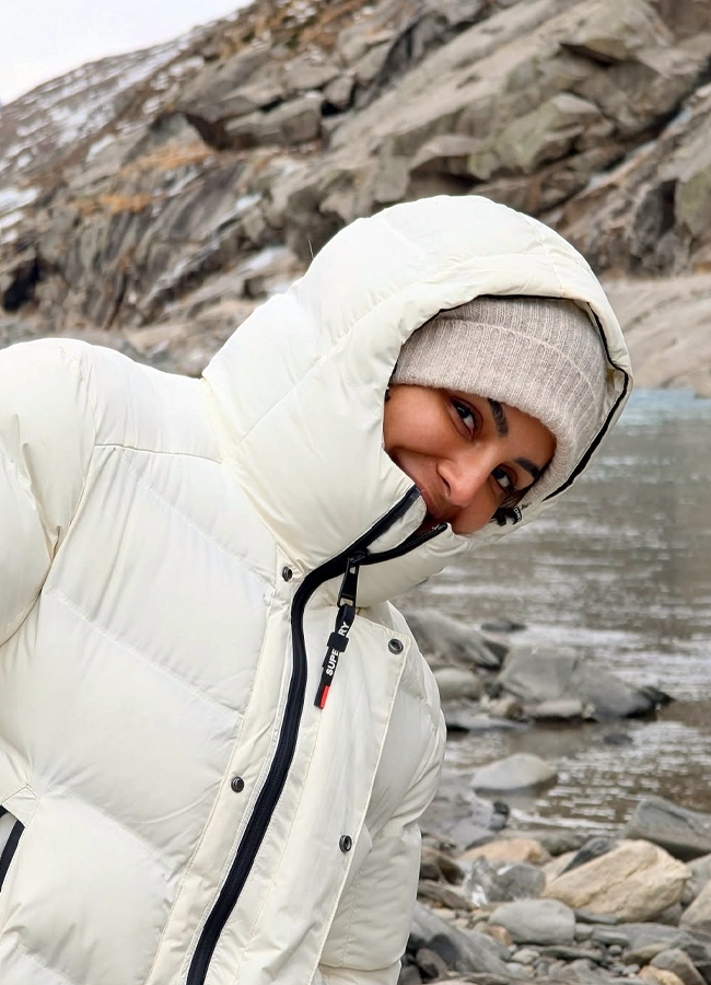 A Tollywood actress samyukthamenon is traveling in the Himalayas (photos).5