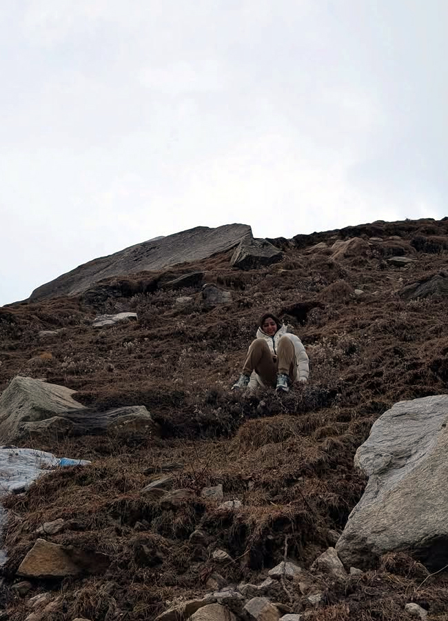 A Tollywood actress samyukthamenon is traveling in the Himalayas (photos).8