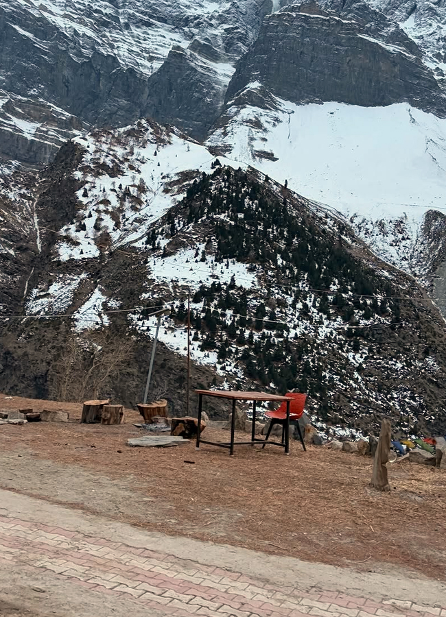 A Tollywood actress samyukthamenon is traveling in the Himalayas (photos).9