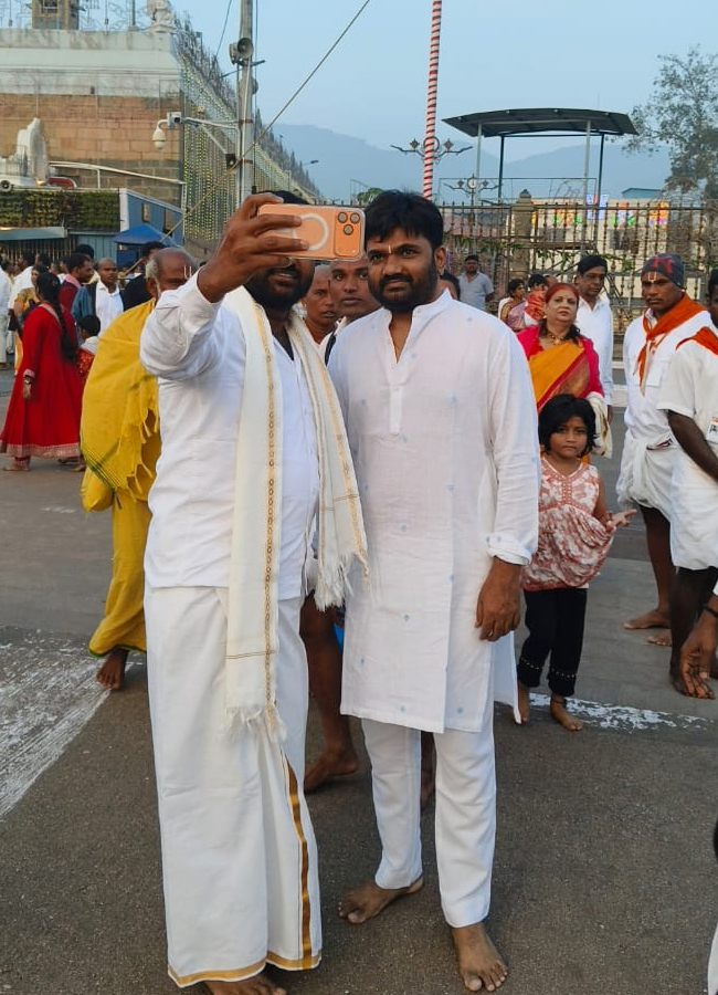 Tollywood celebrities offer prayers to Lord Venkateswara at Tirumala (Photos)14