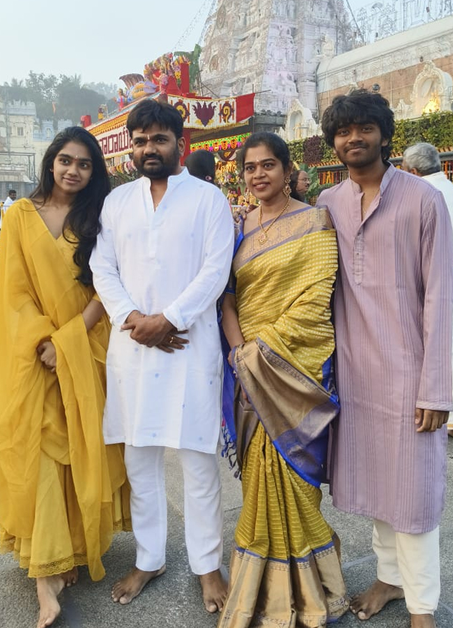 Tollywood celebrities offer prayers to Lord Venkateswara at Tirumala (Photos)17