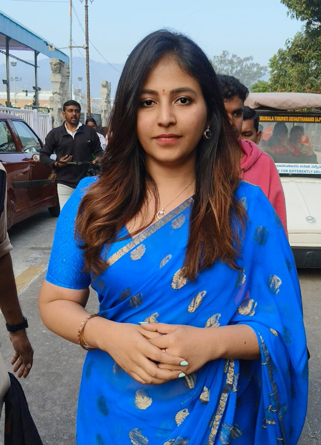 Tollywood celebrities offer prayers to Lord Venkateswara at Tirumala (Photos)3