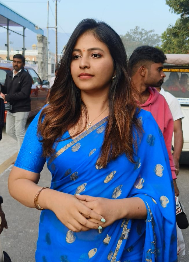 Tollywood celebrities offer prayers to Lord Venkateswara at Tirumala (Photos)4